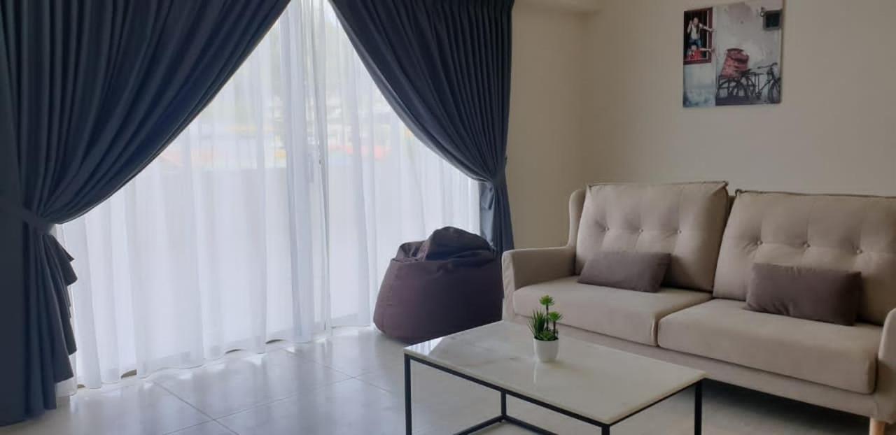 By The Sea Suites - Managed By Sdb Host Batu Feringgi Bagian luar foto