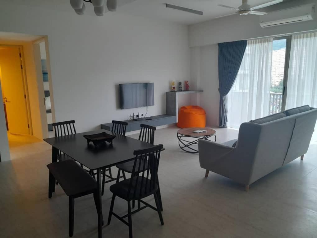 By The Sea Suites - Managed By Sdb Host Batu Feringgi Bagian luar foto