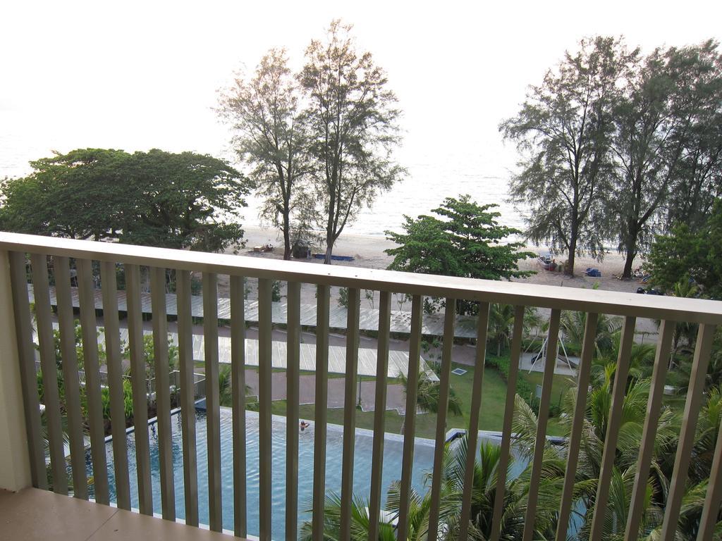 By The Sea Suites - Managed By Sdb Host Batu Feringgi Bagian luar foto