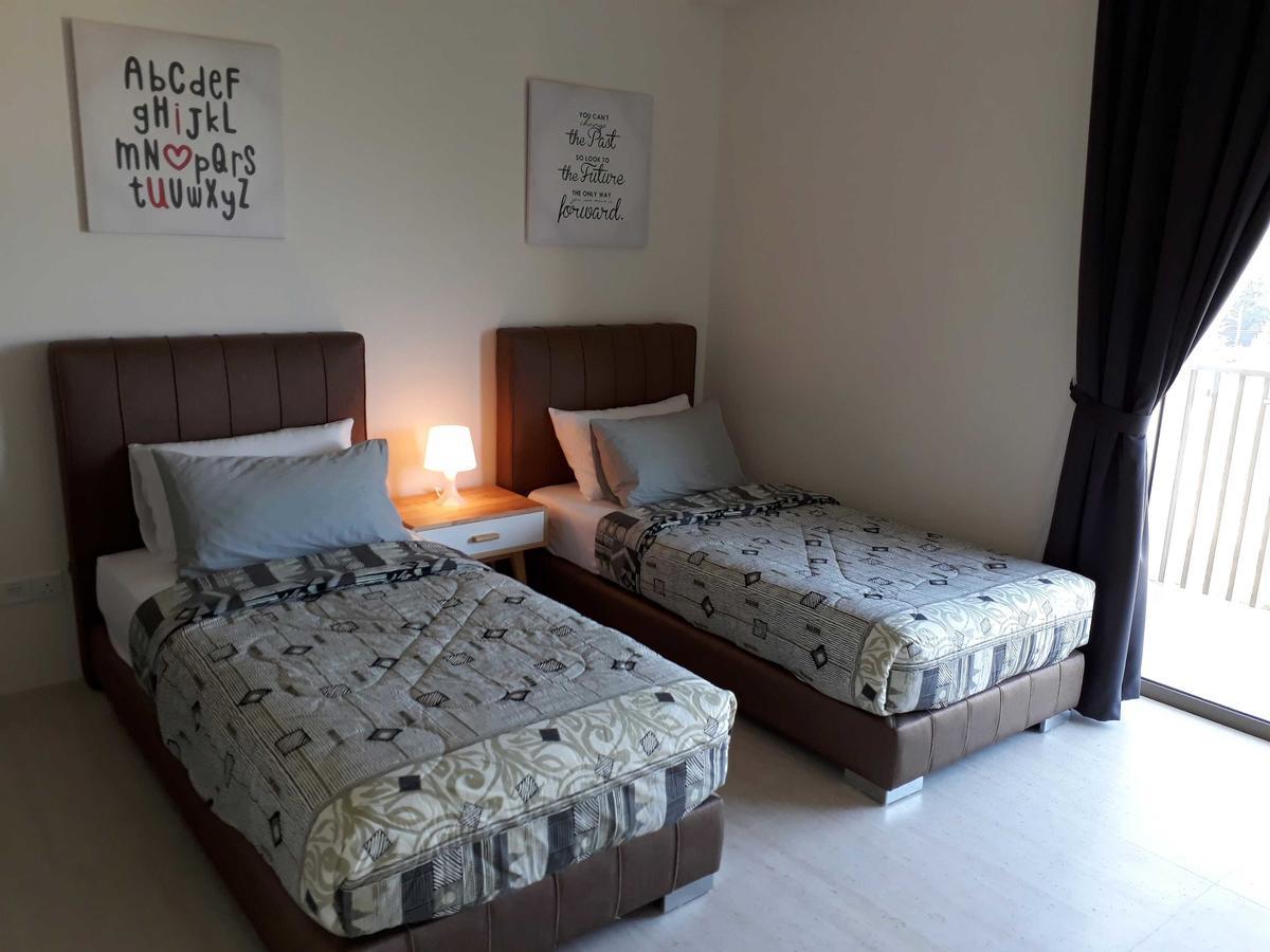 By The Sea Suites - Managed By Sdb Host Batu Feringgi Bagian luar foto