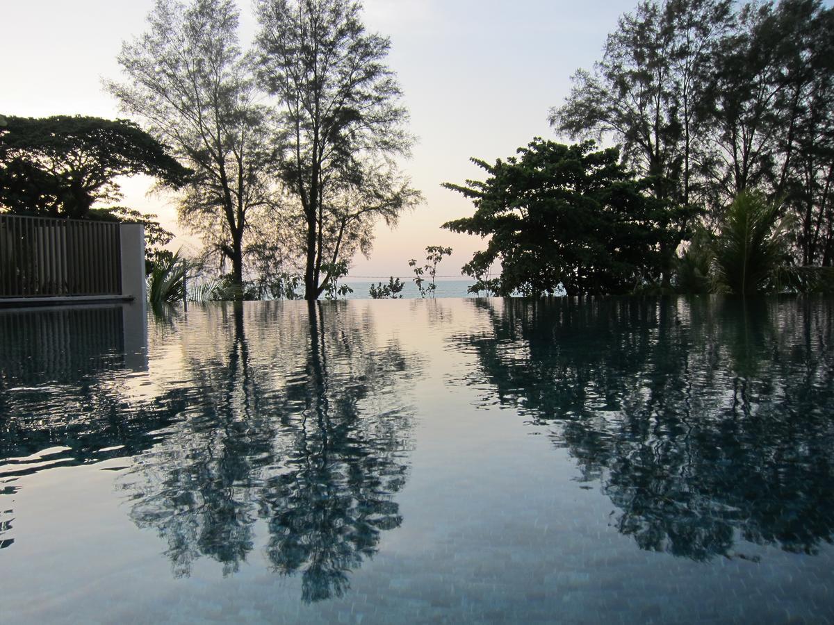 By The Sea Suites - Managed By Sdb Host Batu Feringgi Bagian luar foto